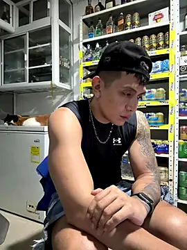 OliverWest04 live sex cam