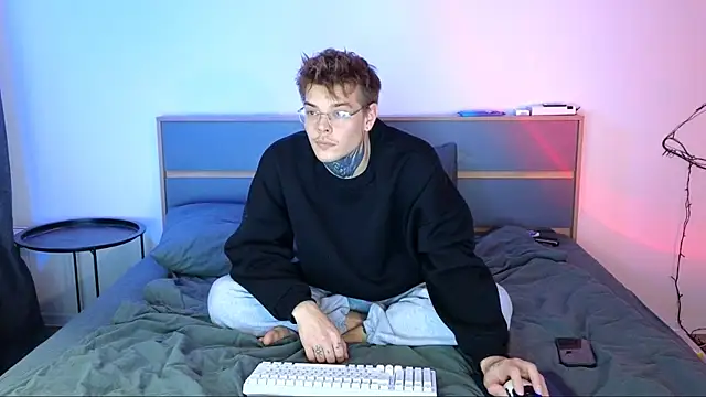 DENIS_HERE's cam snapshot