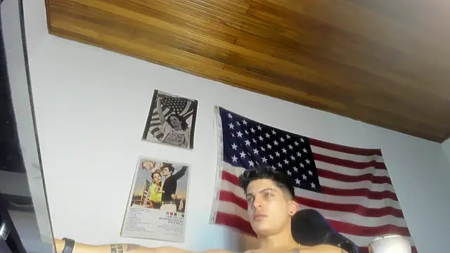 charlie_hotxxx's cam snapshot