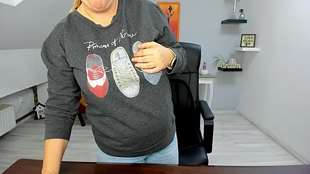 LollaGirl live sex cam