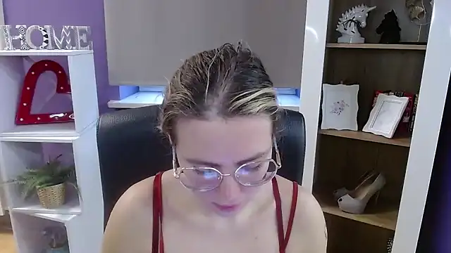 Zoey_Erotic's cam snapshot