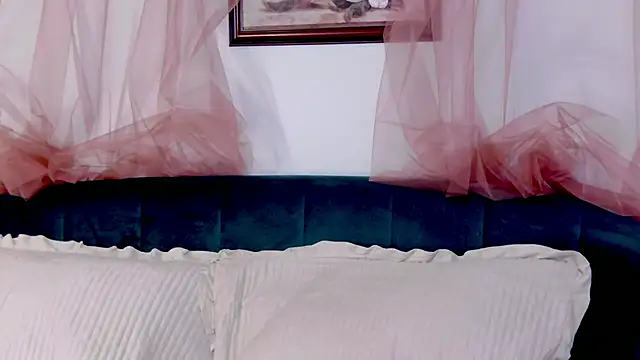 ClassyTinaa's cam snapshot