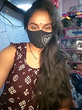 Sweet-Maddlina live sex cam