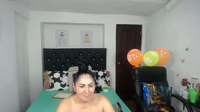 mature_bigboobs10's cam snapshot