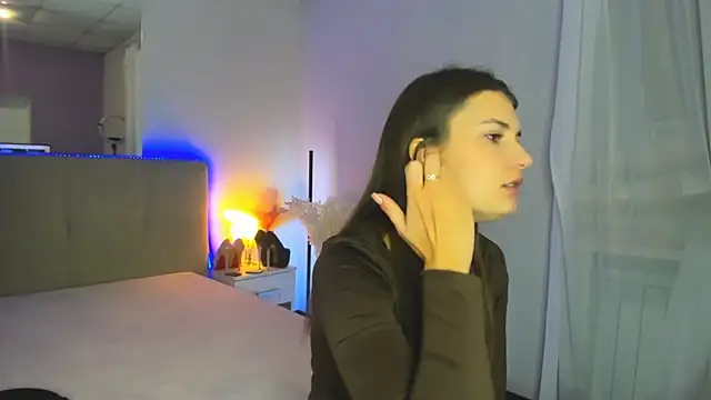 Laura_Leee's cam snapshot