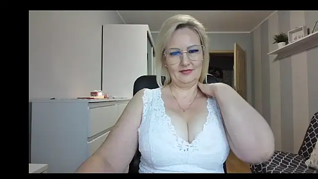 DianaLive's cam snapshot