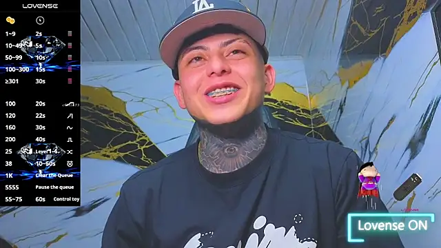 Kevin22_222 live sex cam