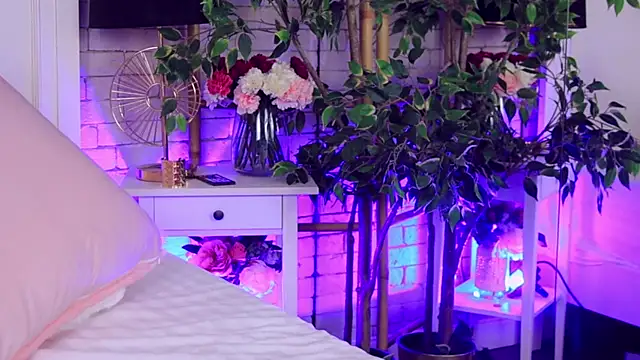 CarlaWhite live sex cam