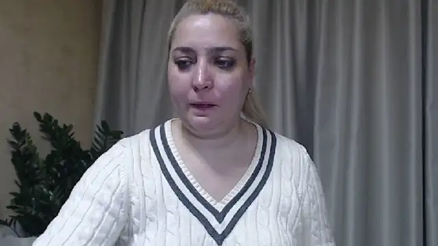 sweetpussy13's cam snapshot