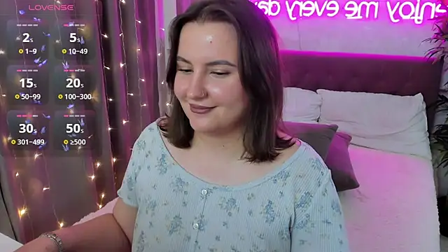 FeralPeach's cam snapshot