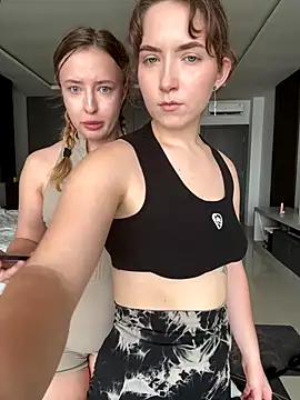 Nura_n_Sarah's cam snapshot