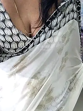 tamil_chitra12's cam snapshot