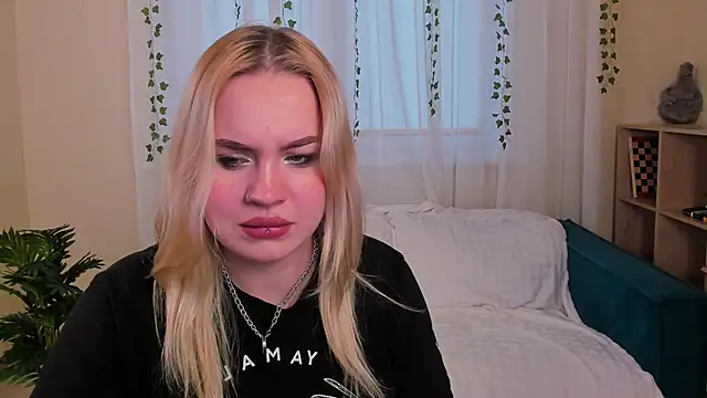 MonikaPinch_'s web cam