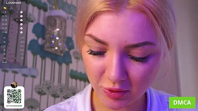 ElizzaBed's cam snapshot