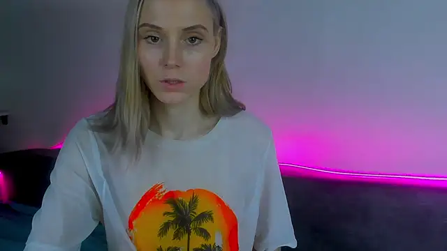 Gina_Gina_love's cam snapshot