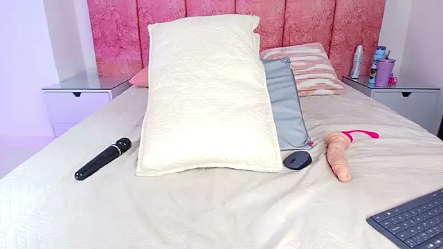 emmacurvy's cam snapshot