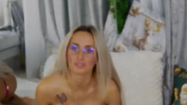 IsabelleEthan's cam snapshot