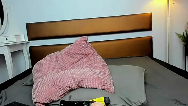 KatniseBabe's cam snapshot