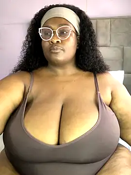 bustytitsxxx's cam snapshot