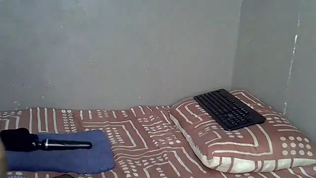 Bellabootie's cam snapshot