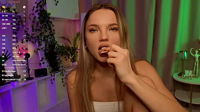 JulieLupo's cam snapshot