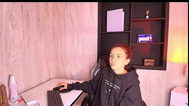 Mia_Esposito2's cam snapshot