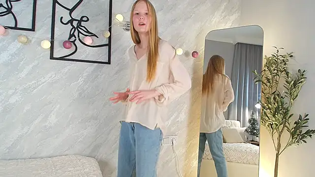 LiandraNelson's cam snapshot