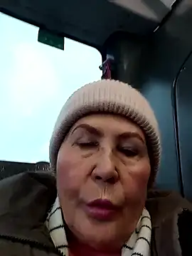 Hottie-Mom's cam snapshot