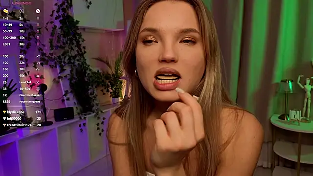 JulieLupo's cam snapshot