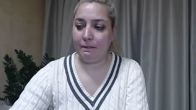 sweetpussy13's cam snapshot