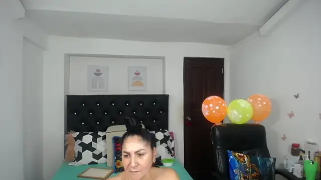 mature_bigboobs10's cam snapshot