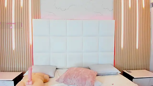 Iris_Thompson_'s cam snapshot