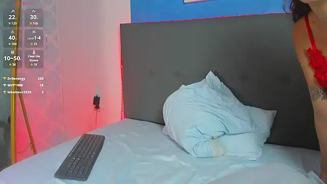 lindaa_natashaa_'s cam snapshot