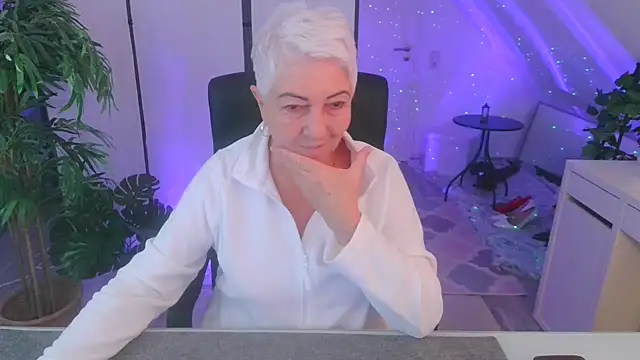 LovelyHelena's cam snapshot