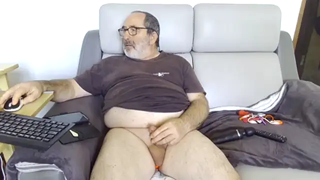 gillou1234's cam snapshot