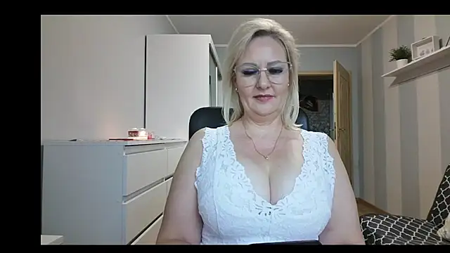 DianaLive's cam snapshot