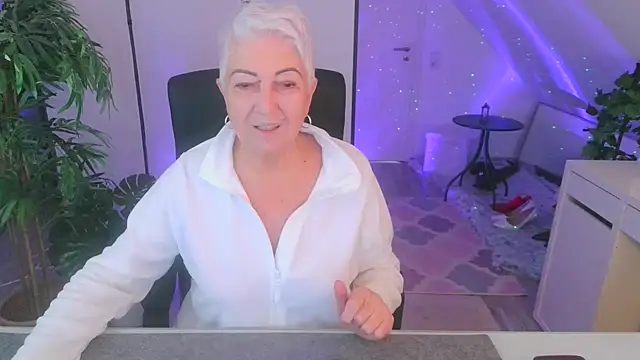 LovelyHelena's cam snapshot