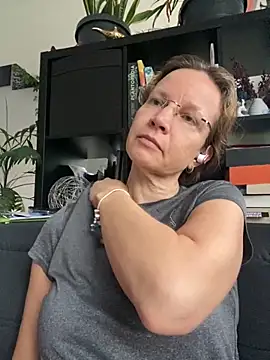 AnnikaRose live sex cam