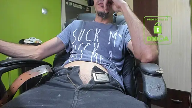 BigCumShoot's cam snapshot