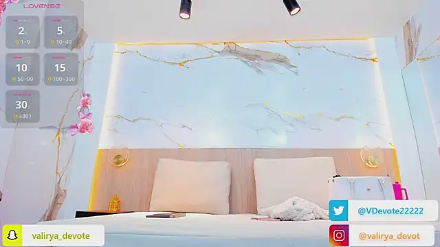 valirya_devote live sex cam