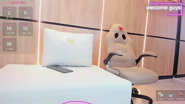 adela_chase's cam snapshot