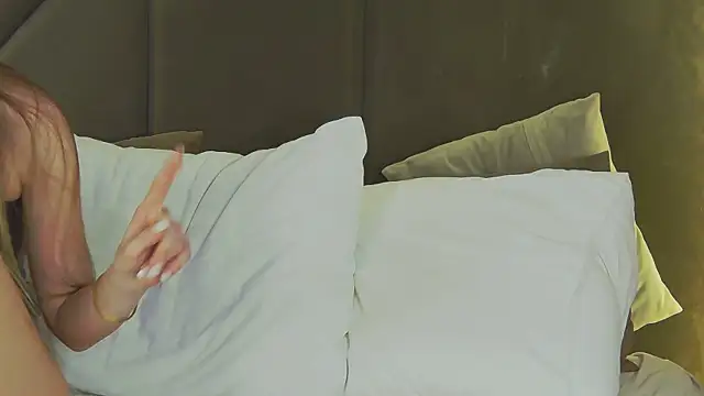 MarilynNova's cam snapshot