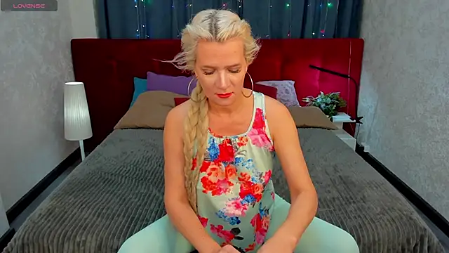 Luna__Lewis's cam snapshot