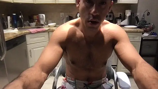 BigGuyMuscle live sex cam