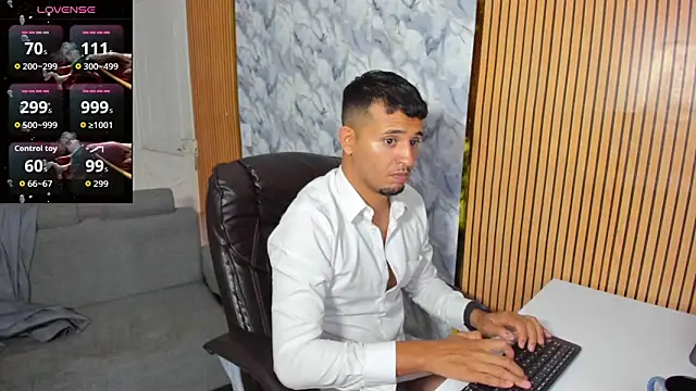 Hideintheoffice live sex cam