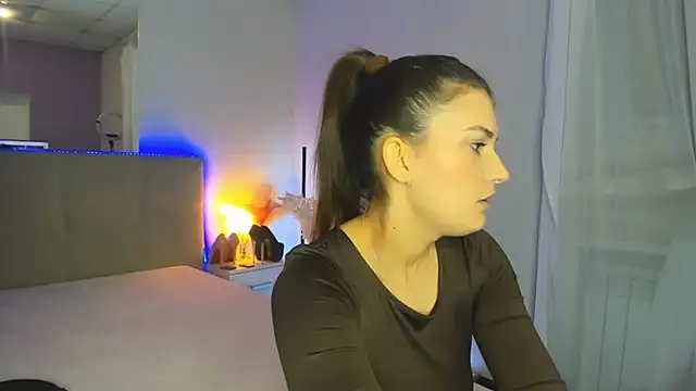 Laura_Leee's cam snapshot