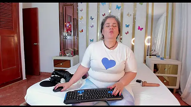 AnyelaGitanaMature live sex cam