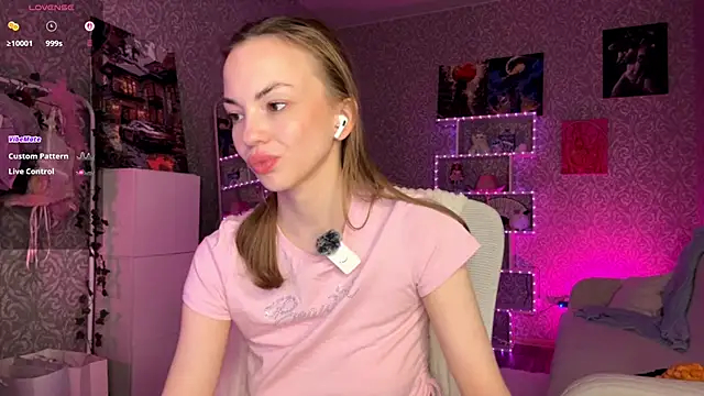 MiraVandee live sex cam