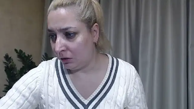 sweetpussy13's cam snapshot