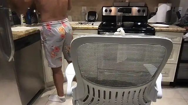 BigGuyMuscle's cam snapshot